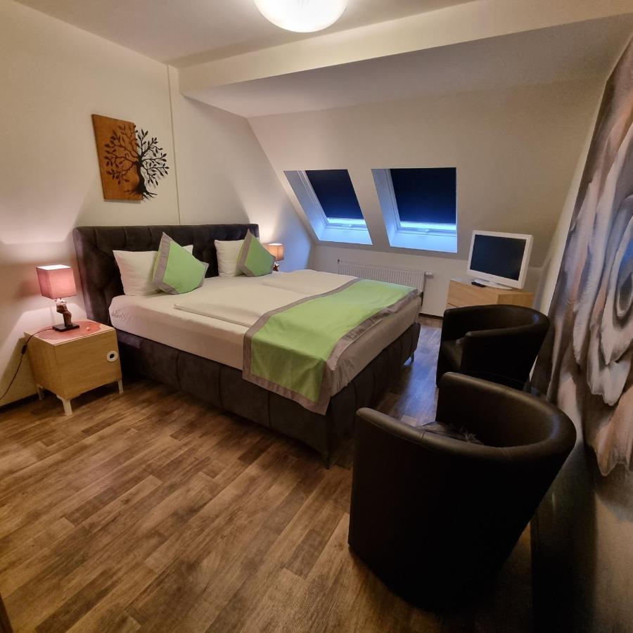 Auenwald Und Apartmenthaus