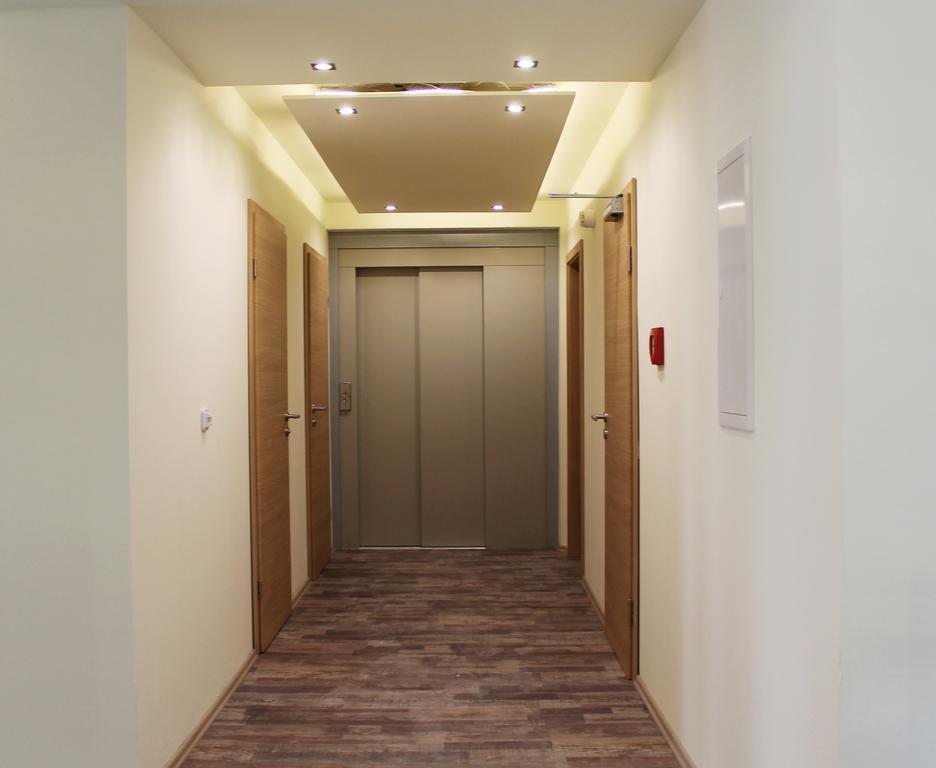 Auenwald Und Apartmenthaus